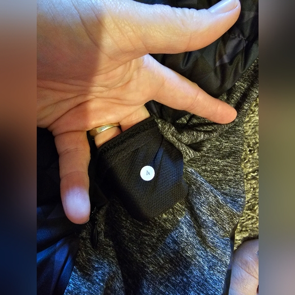 STUNNING LULULEMON FLUFF OFF GOOSE PUFFER JACKET - Picture 8 of 10